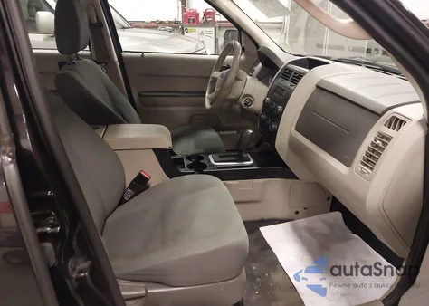 2011 Ford Escape Xls z USA, uszkodzony, nr VIN 1FMCU9C72BKA38914